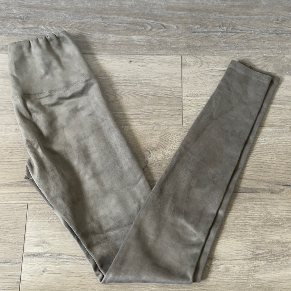Aritzia Daria suede leggings. XS